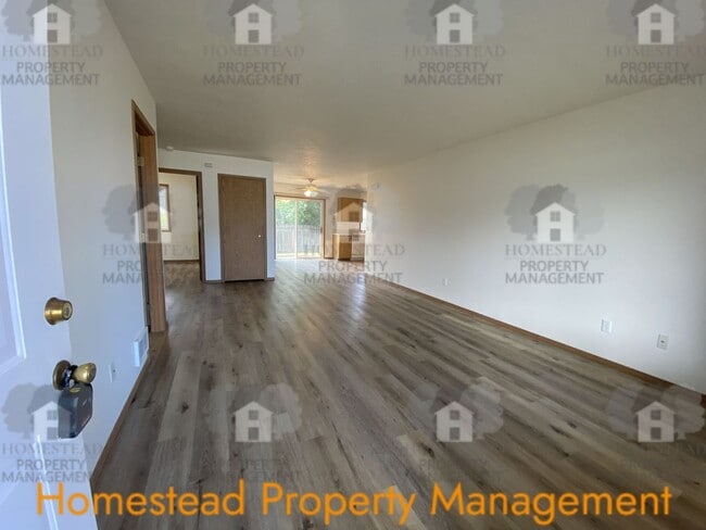 Building Photo - 545