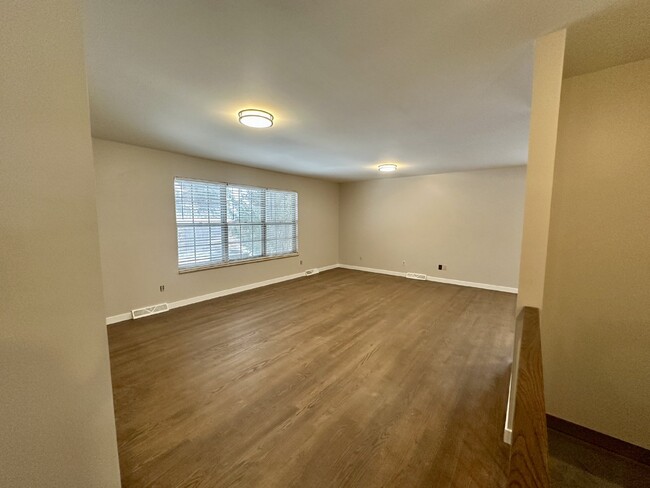 Building Photo - Newly Remodeled 3 Bed/2 Bath Home in Cherr...