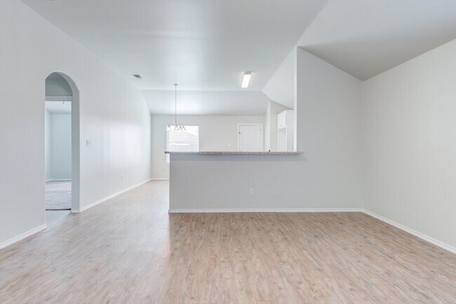 Foto del edificio - Bright & Spacious 4-Bed Home in Wolfforth