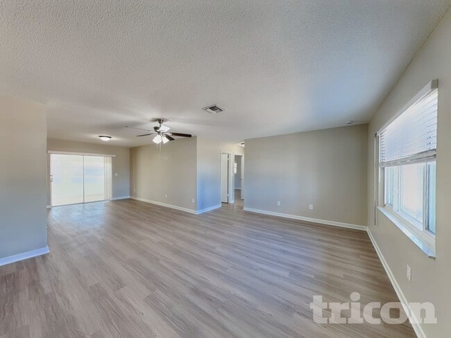 Foto del edificio - 4185 Bullard St