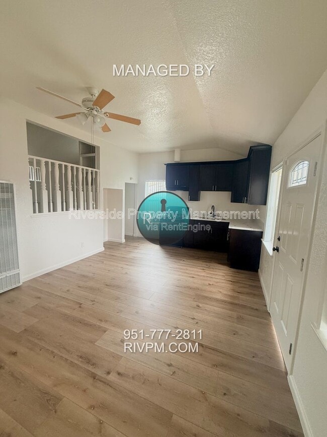 Foto del edificio - 24140 Atwood Ave