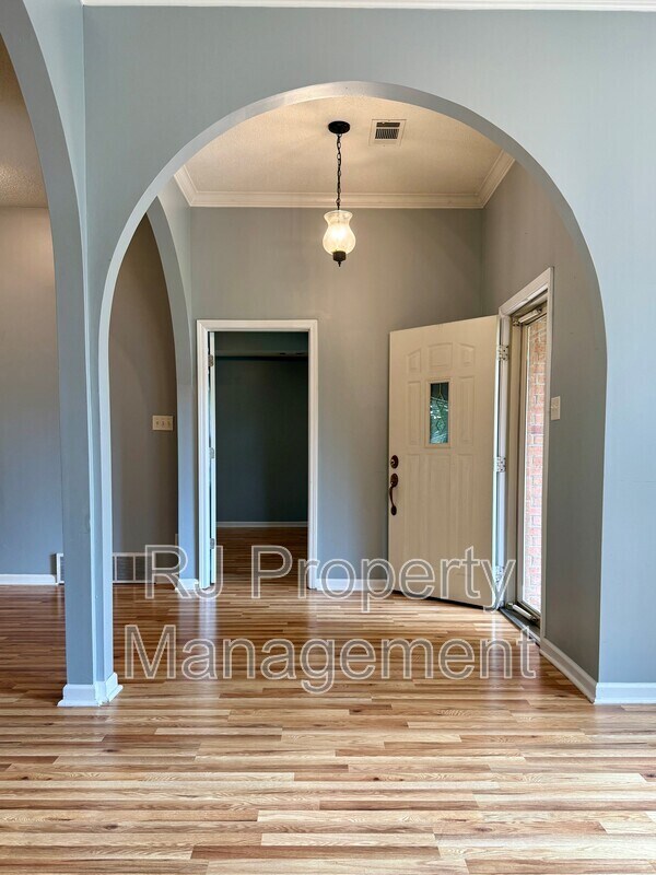 Foto del edificio - 6095 E Everett Hill Cir
