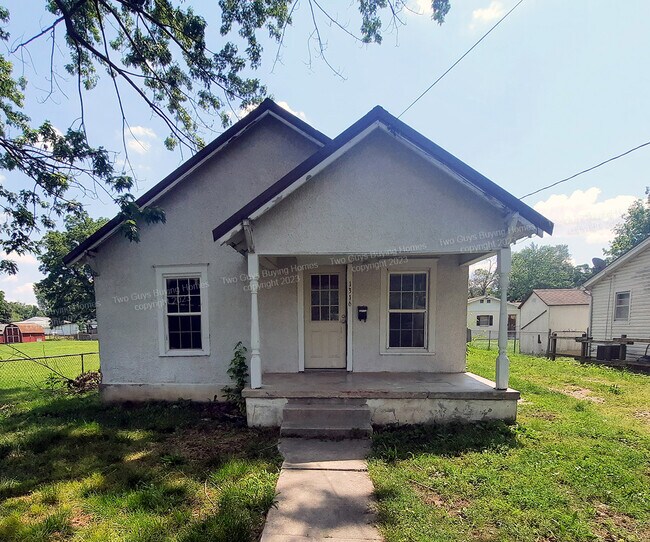 Building Photo - 1316 N Marion Ave