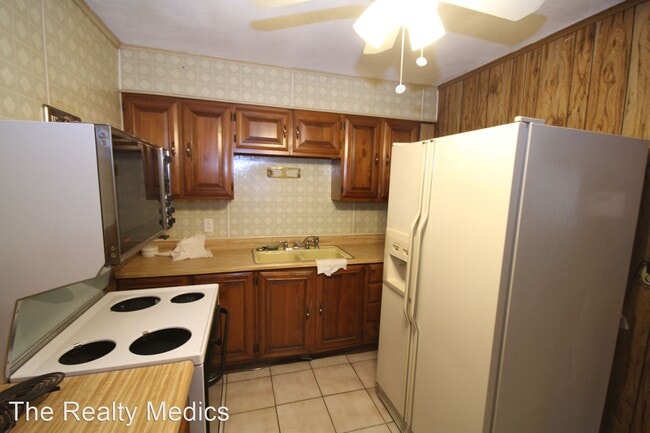Building Photo - 3 br, 2 bath House - 3618 Wells St