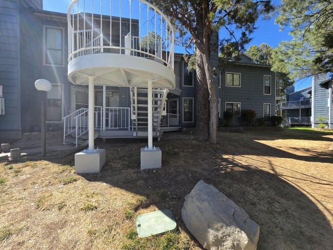 Building Photo - 2700 S White Mountain Rd