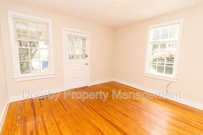 Foto del edificio - 1113 E 8th St
