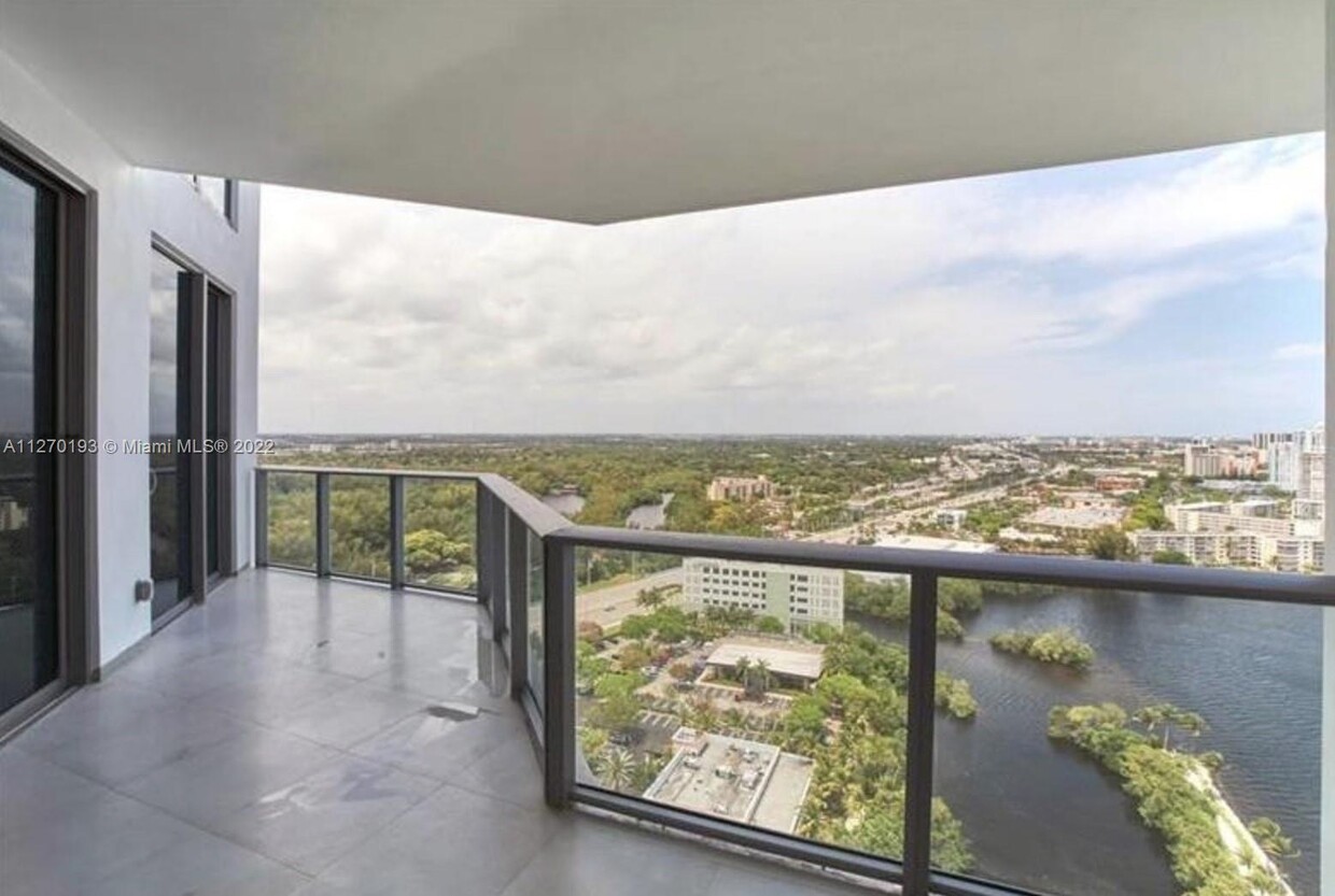 Foto principal - 17301 Biscayne Blvd