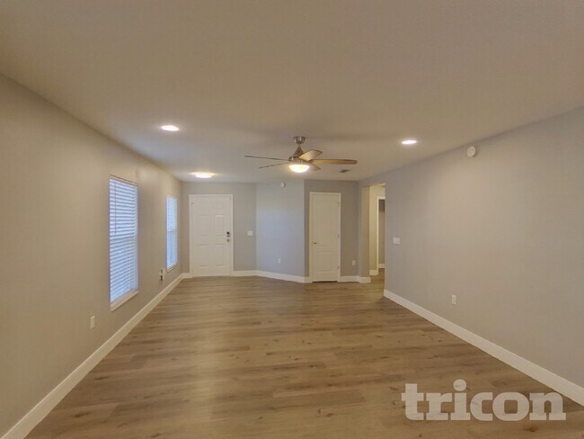 Foto del edificio - 13518 Red Ear Ct