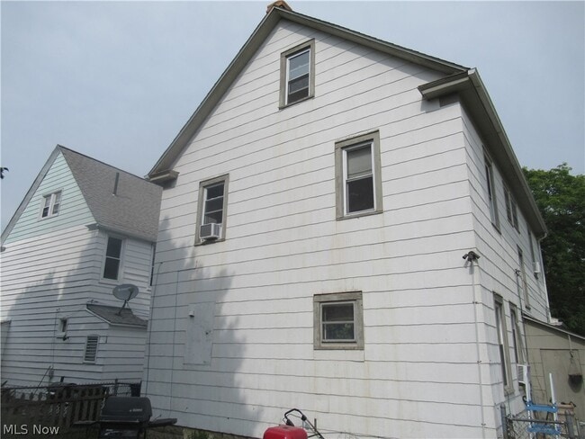 Building Photo - 2080 Halstead Ave