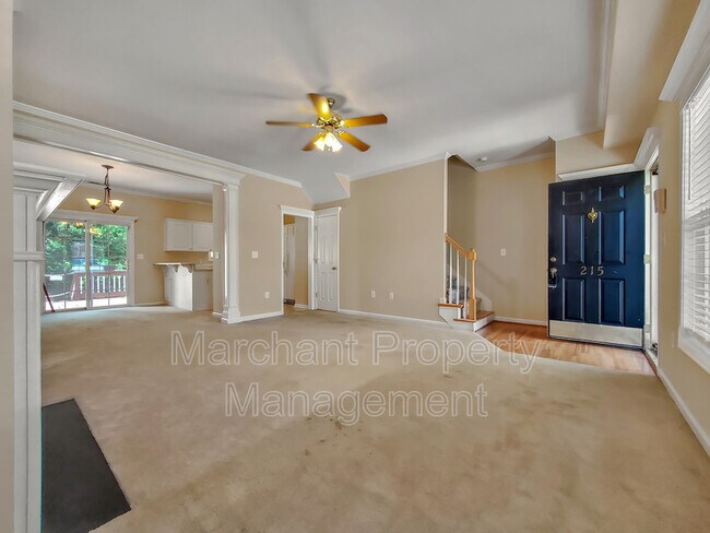 Foto del edificio - 215 Rexford Dr