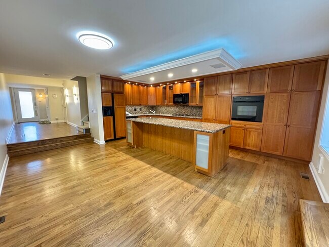 Foto del edificio - 1628 N Mohawk St