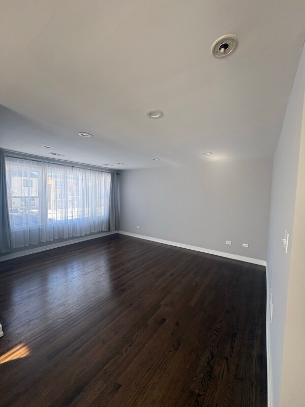 Foto del edificio - 3721 Clarence Ave