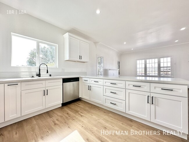 Building Photo - 2837 S Bronson Ave