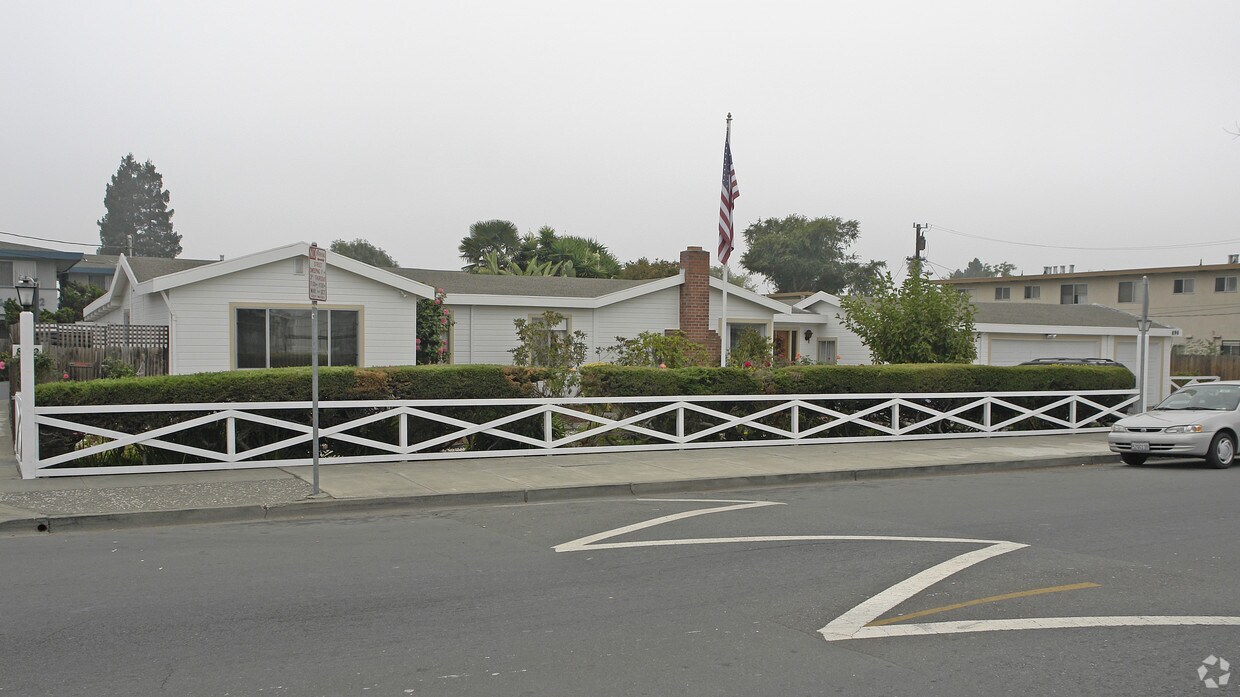 Foto del edificio - 884-890 Schafer Rd