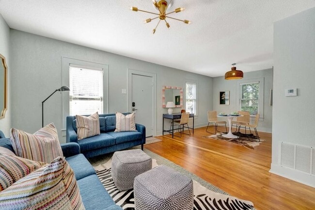 Building Photo - Newly Renovated Spacious Garage Apartment