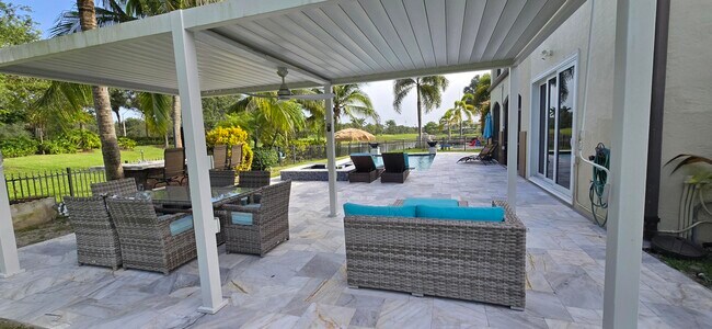 Foto del edificio - 8216 NW 105th Ln