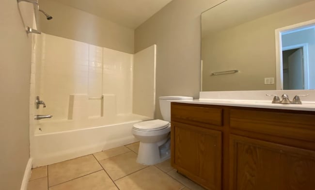 Building Photo - 5628 S 11th Dr