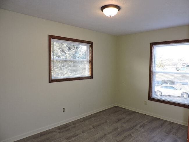 Building Photo - 6514 Bella Vista Dr NE