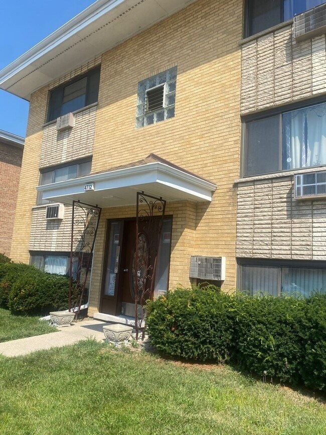 4712 N Olcott Ave, Harwood Heights, IL 60706 House Rental in Harwood