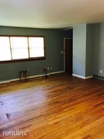 Building Photo - 3 br, 1.5 bath House - 1029 N Maple Rd