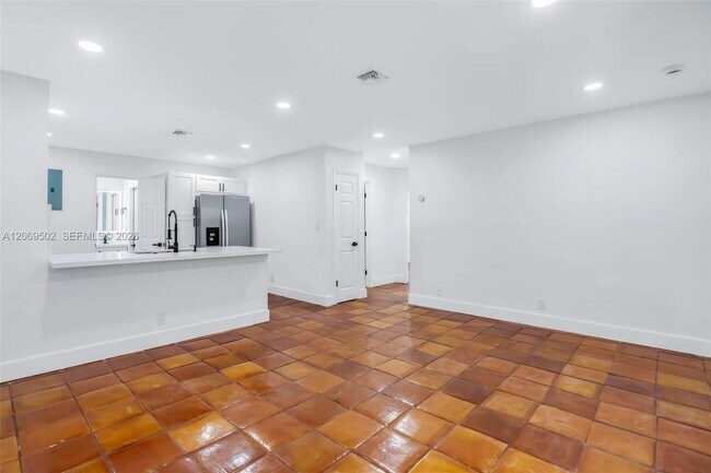 Foto del edificio - 850 SW 12th Ct