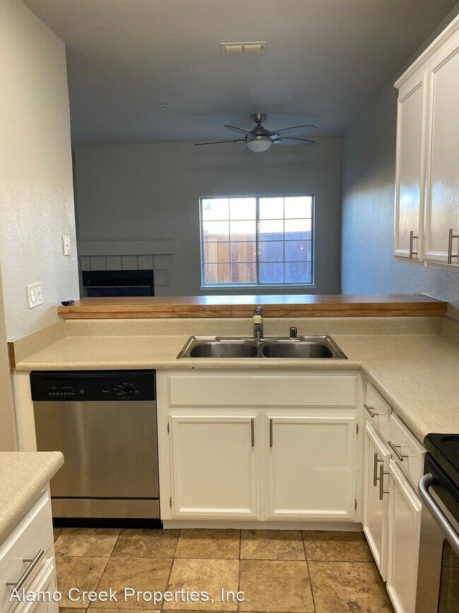 Building Photo - 3 br, 2.5 bath House - 74 Manchester Drive