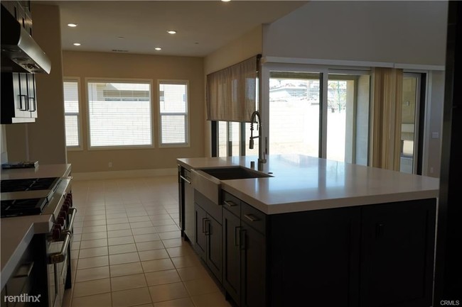 Building Photo - 4 br, 3 bath House - 71 Crater