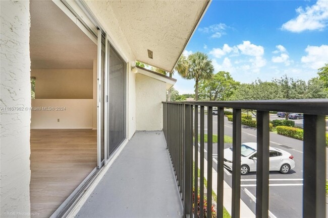 Building Photo - 110 Gardens Dr
