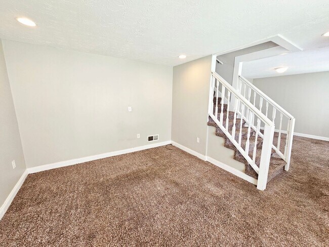 Building Photo - Available Now! 3 Bedroom Home with Central Air