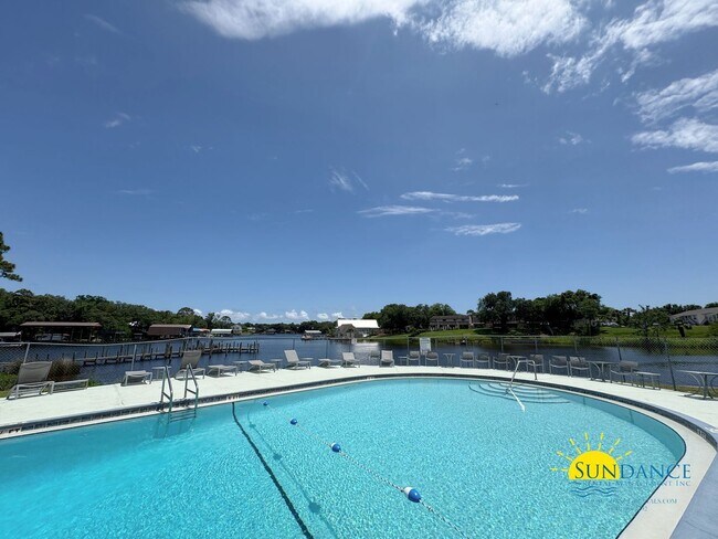 Foto del edificio - Charming updated 2 Bedroom Unit at Pier One!