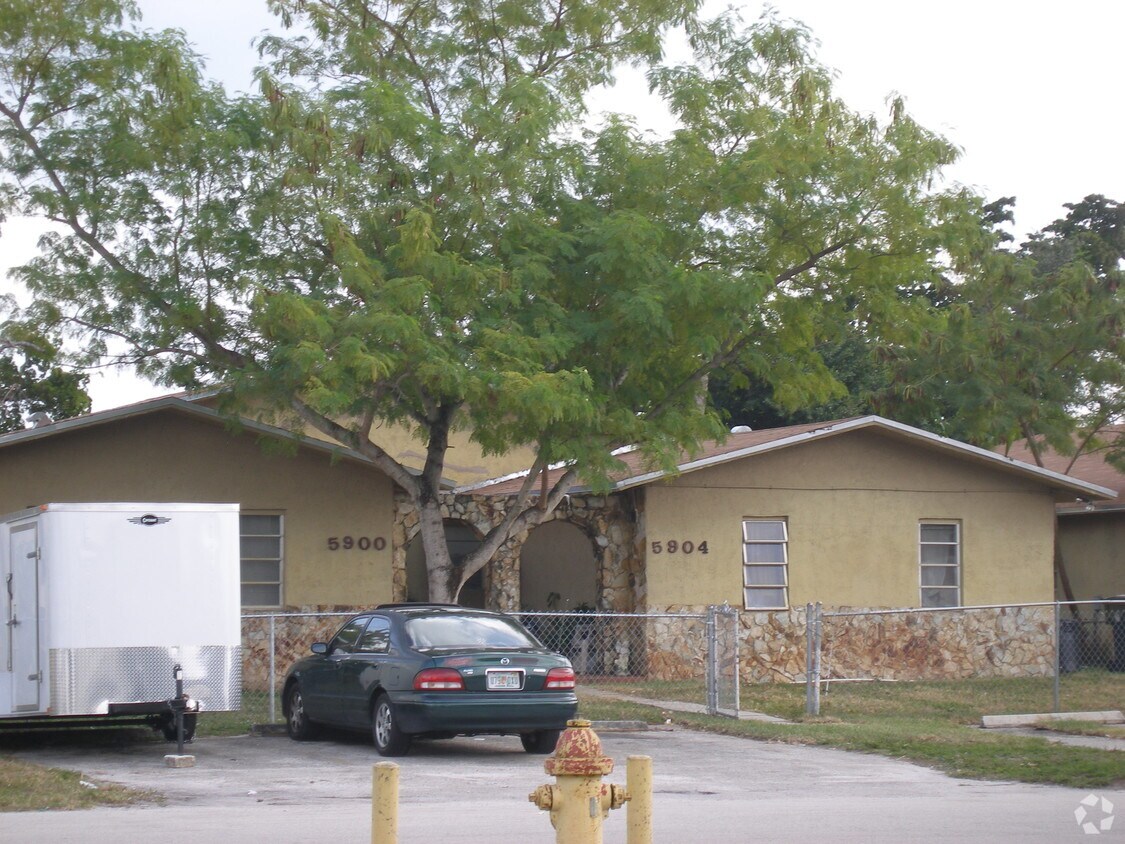 Building Photo - 5900-5910 SW 25th Ave