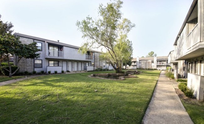 Foto del edificio - Shadowbrook Apartments