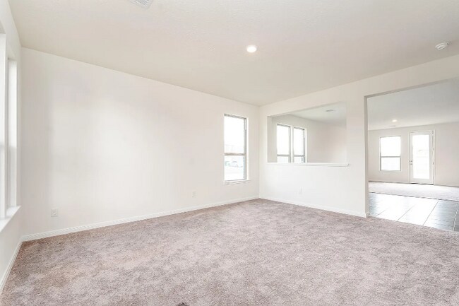 Foto del edificio - 6120 Whitewing Rd