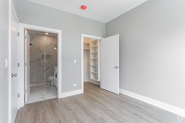 Building Photo - 3118 N Greenview