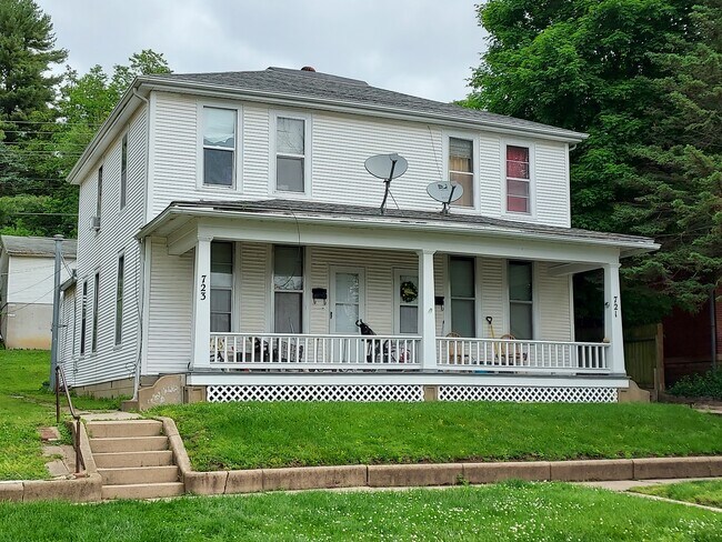 Building Photo - 721 Avenue D