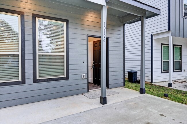 Building Photo - 10196 Barberry St