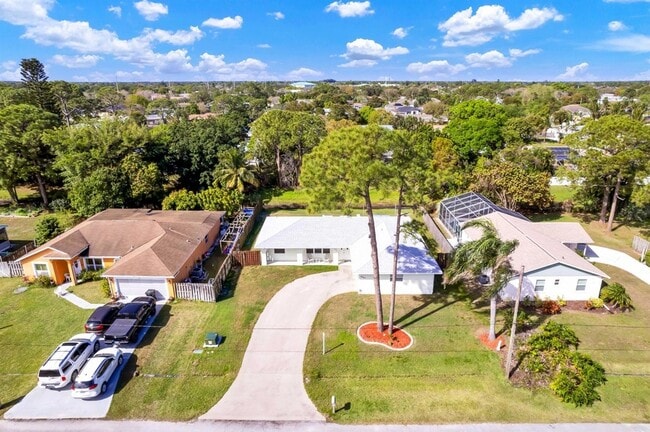 Building Photo - 2252 SE Wald St