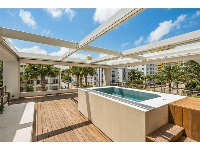 Building Photo - 3651 Collins Ave