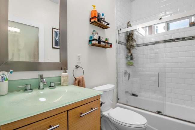 Foto del edificio - 2411-2413 Ocean Ave