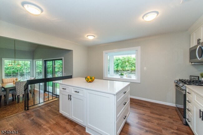 Foto del edificio - 14 Lenape Dr