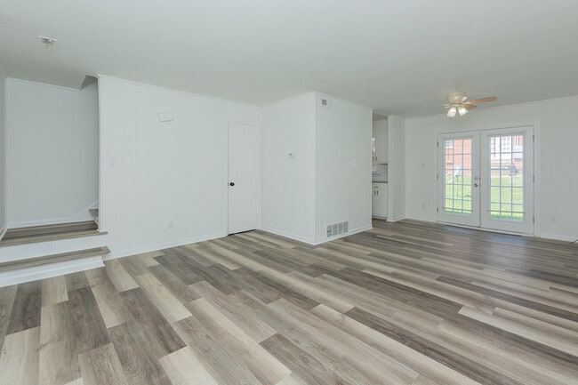 Building Photo - 200 Greenbriar Rd