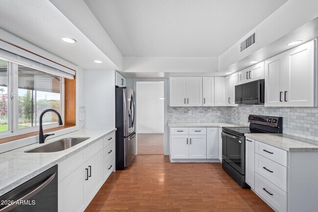 Foto del edificio - 2111 S River Dr