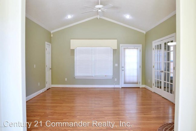 Building Photo - 3202 Rosewood Way