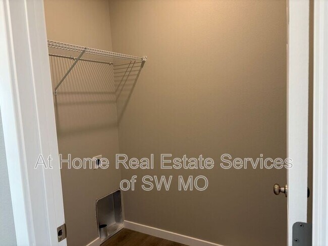 Foto del edificio - 1331 S Shayla Ave