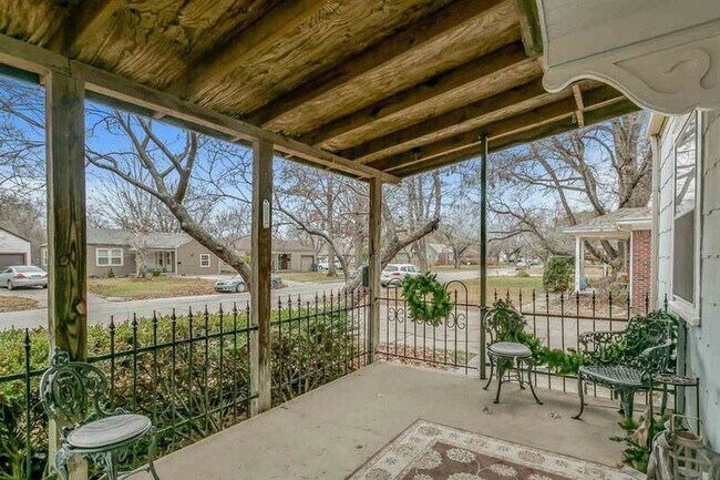 Foto del edificio - 1948 N Hood St