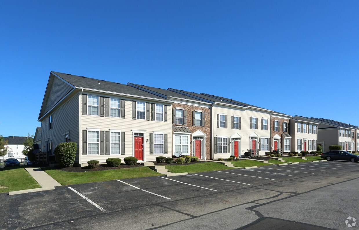 Foto principal - The Villages at Waggoner Park Apartment