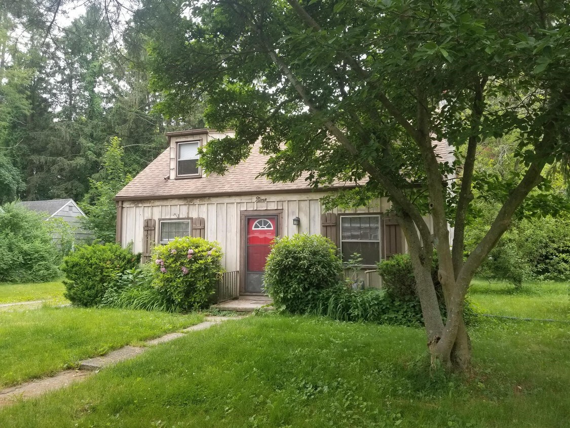 Primary Photo - 9 Red Barn Rd