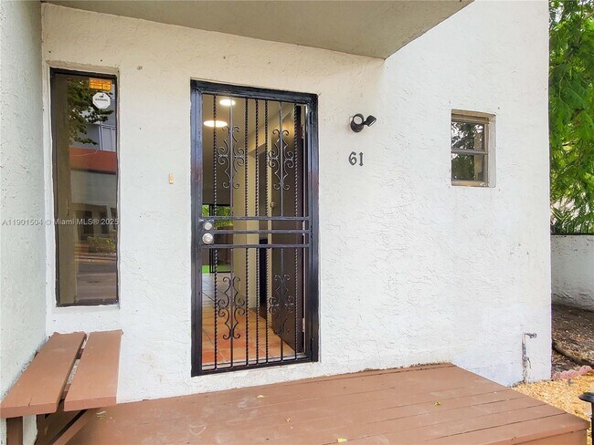 Foto del edificio - 1901 NW South River Dr