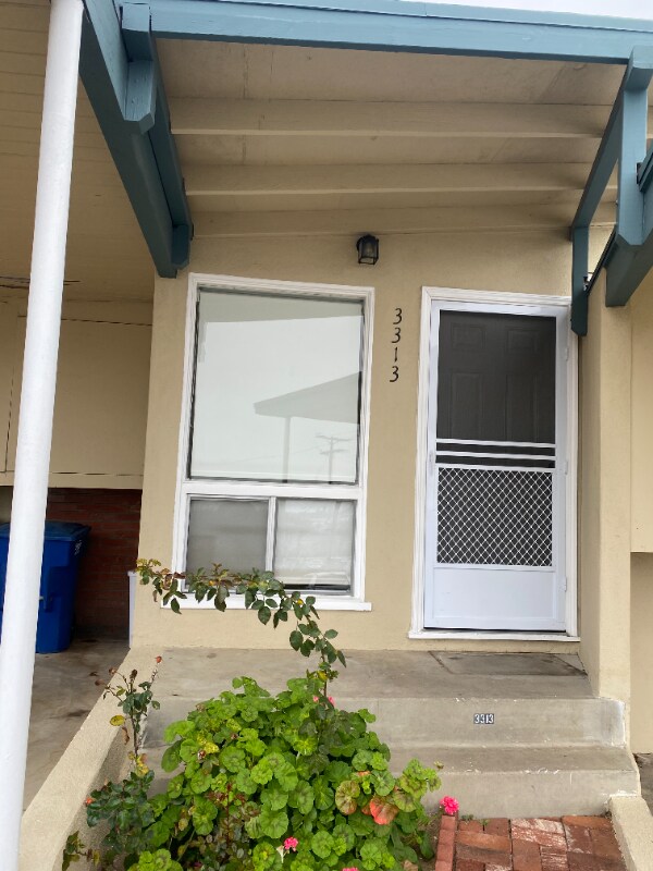 Foto del edificio - 3313 Foothill Rd