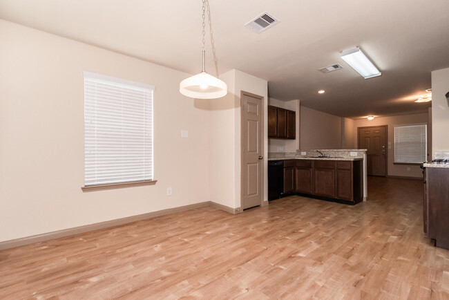 Foto del edificio - 5702 S Brenwood Dr